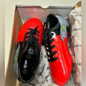 NIB VIZARI soccer cleats 
SNAKE size 3
Black/Red